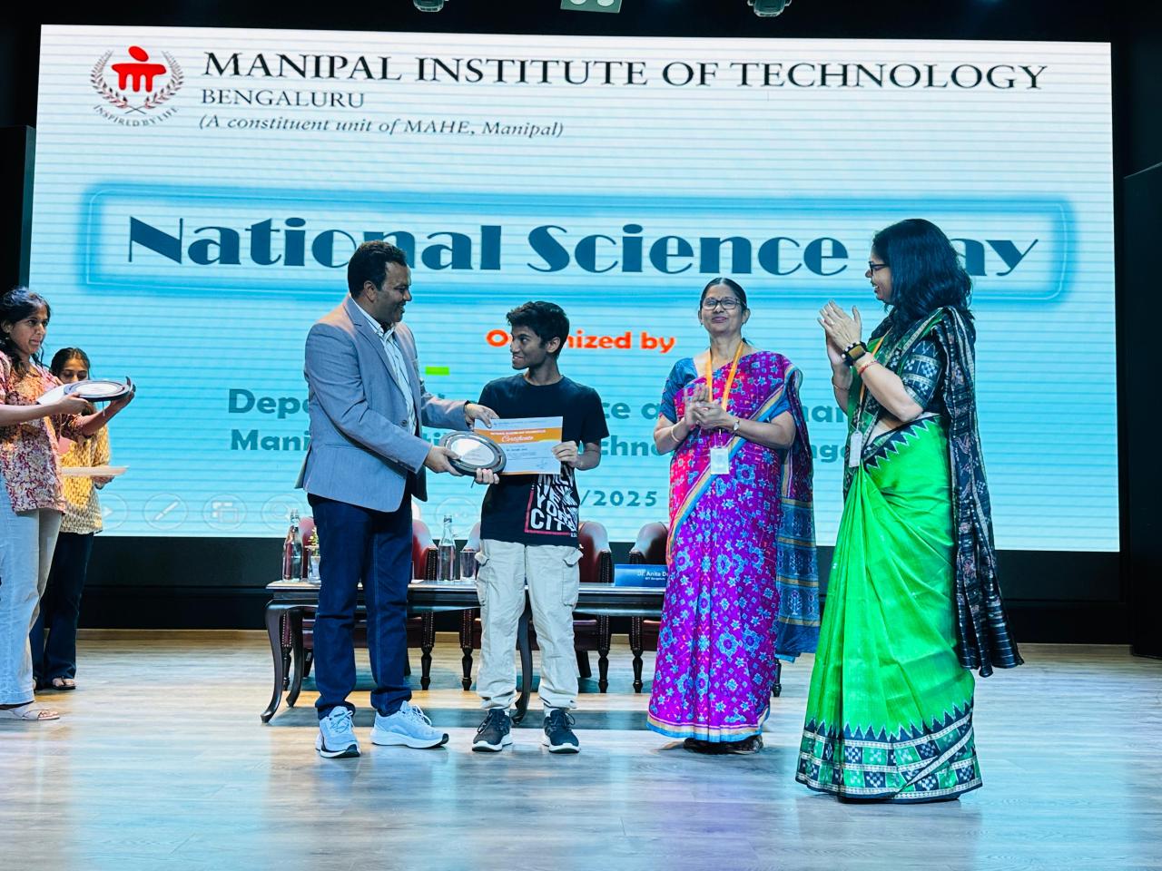 Science quiz stage moment